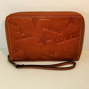 GENUINE Leather, Embossed Dallas Cowboys Wristlet...NWOT